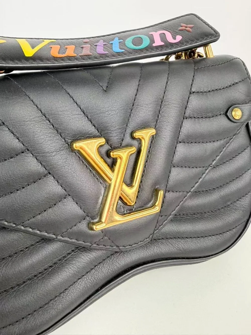 Louis Vuitton new wave chain bag